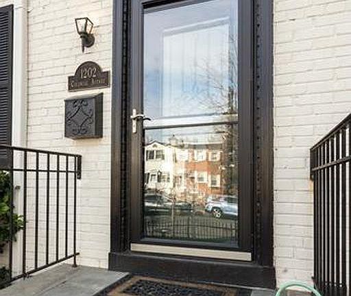 Beautiful front door with great storm door