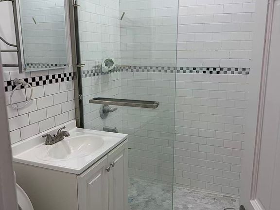 2nd image of 2027 Coyle St Floor 2
