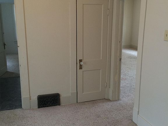 3rd image of 444 S 10th St