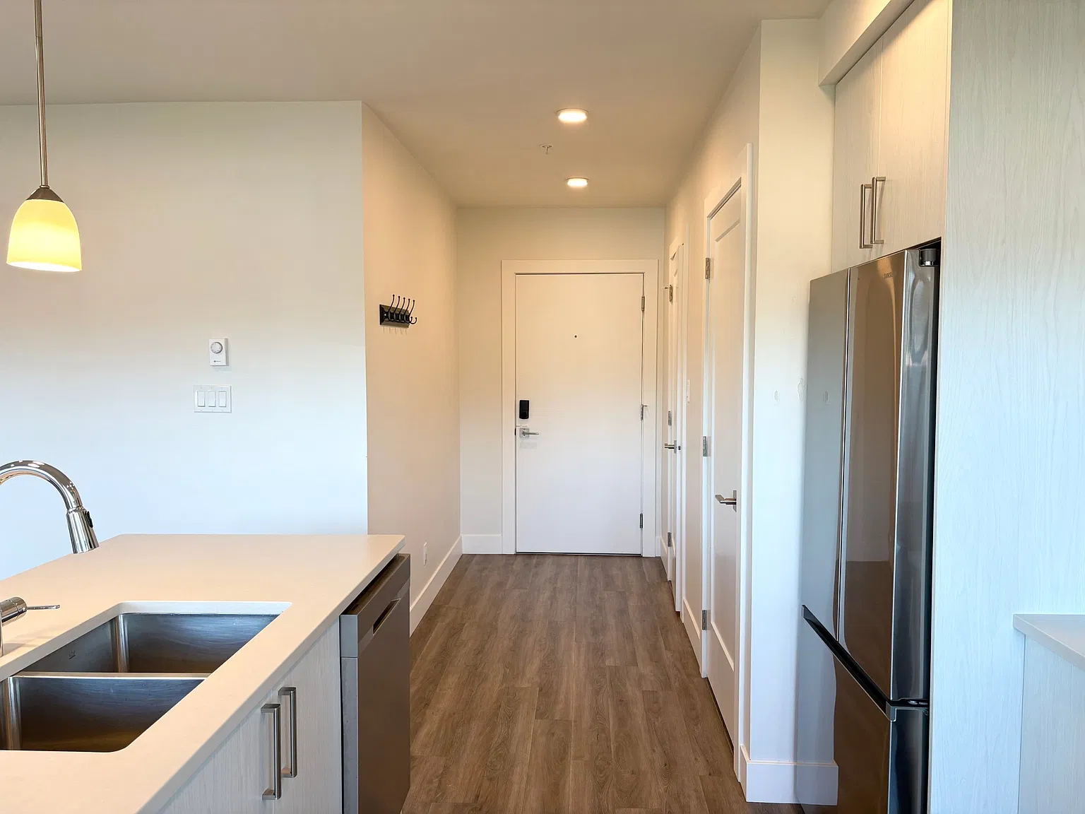 1 bed, 1.5 bath, 607 sqft, $2,200 — Photo 3