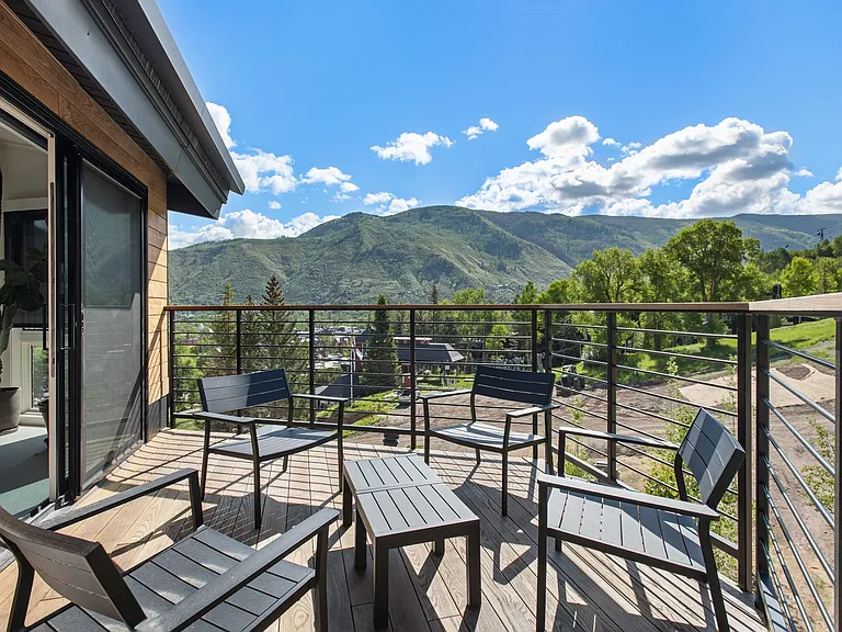 809 S Aspen St #17 — Photo 8
