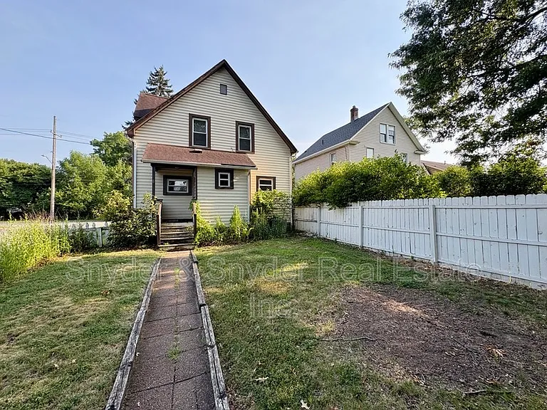 605 Sackett Ave — Photo 28