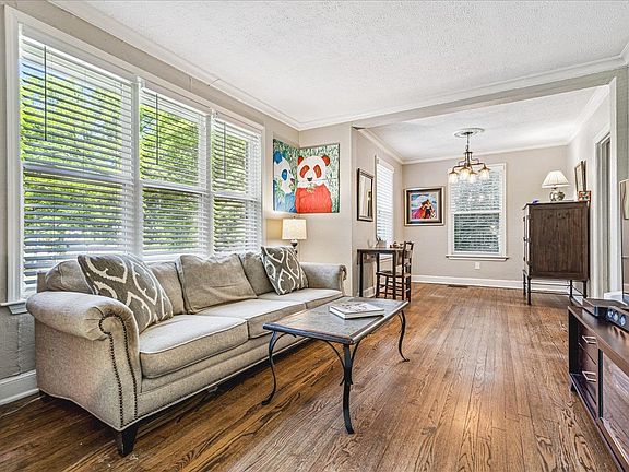 5th image of 3832 Kenwood Ave