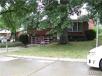3rd image of 8620 Carriage Way Dr