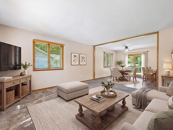 5th image of 2621 Emerald Ln