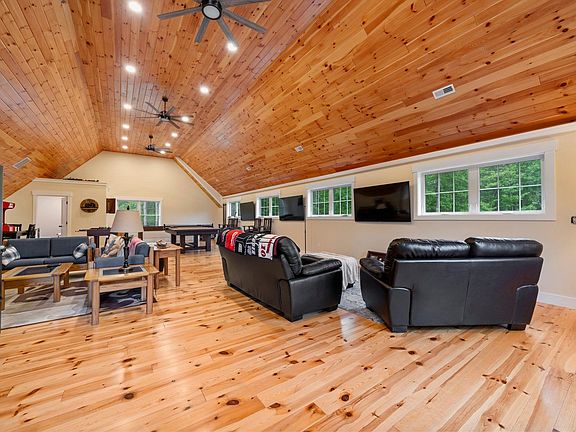 4th image of 79 Woodhawk Dr