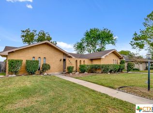 1801 Plantation Rd, Victoria, TX 77904