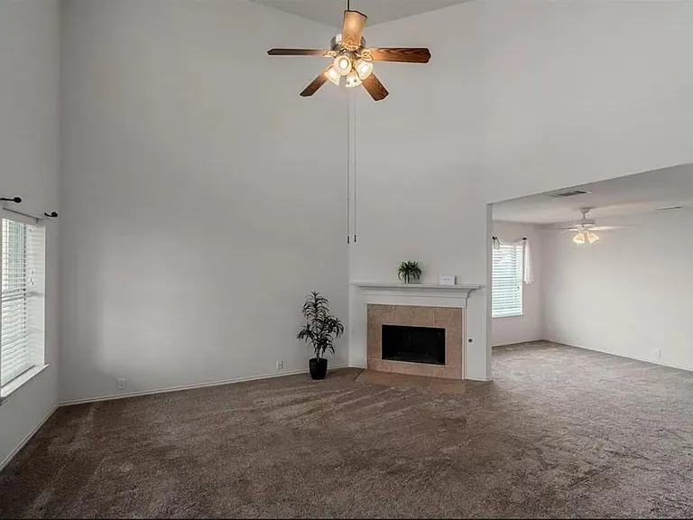 1017 Blue Jay Ln — Photo 2