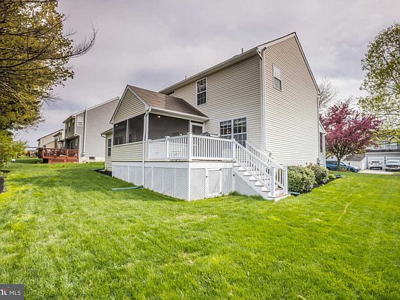 3rd image of 110 Oakmont Dr