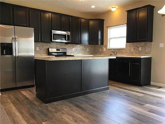 5th image of 105 Alderwood Dr
