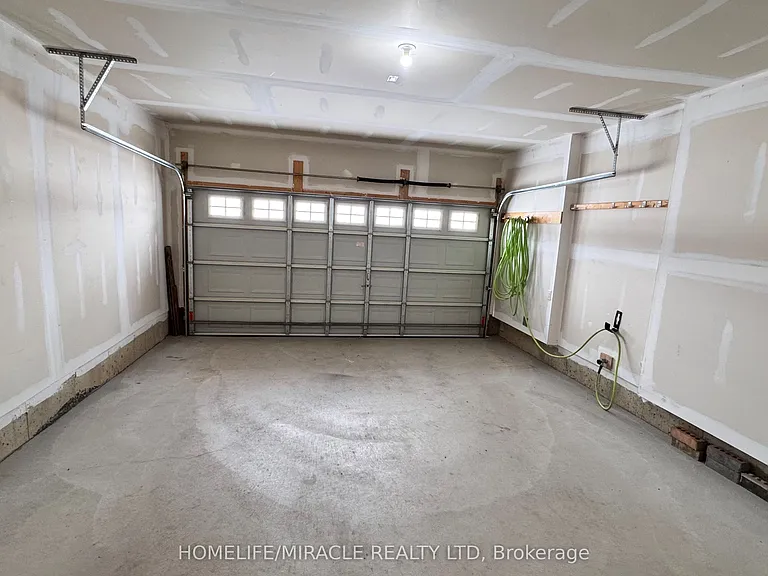 166 Seeley Ave — Photo 41
