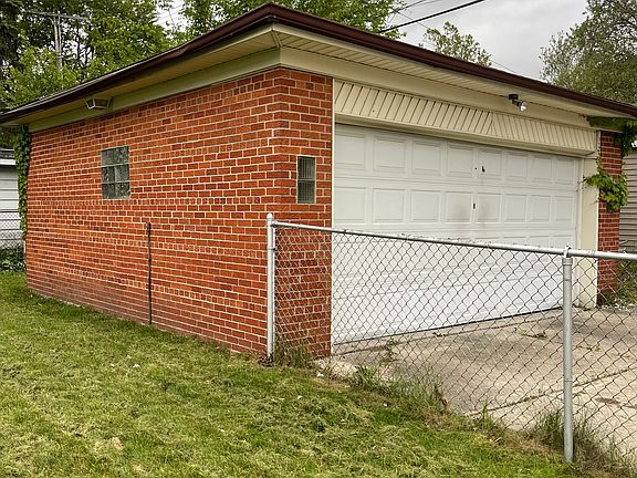 3rd image of 24121 Seneca St