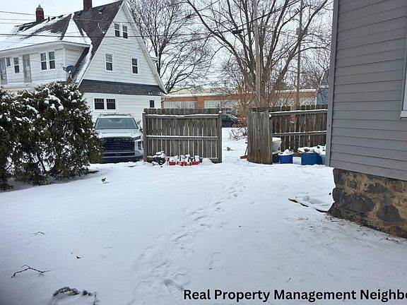 2nd image of 1715 Plainfield Ave NE