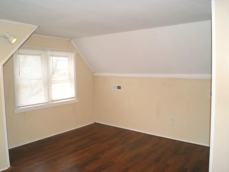 2208 N Knox Ave #2 — Photo 4