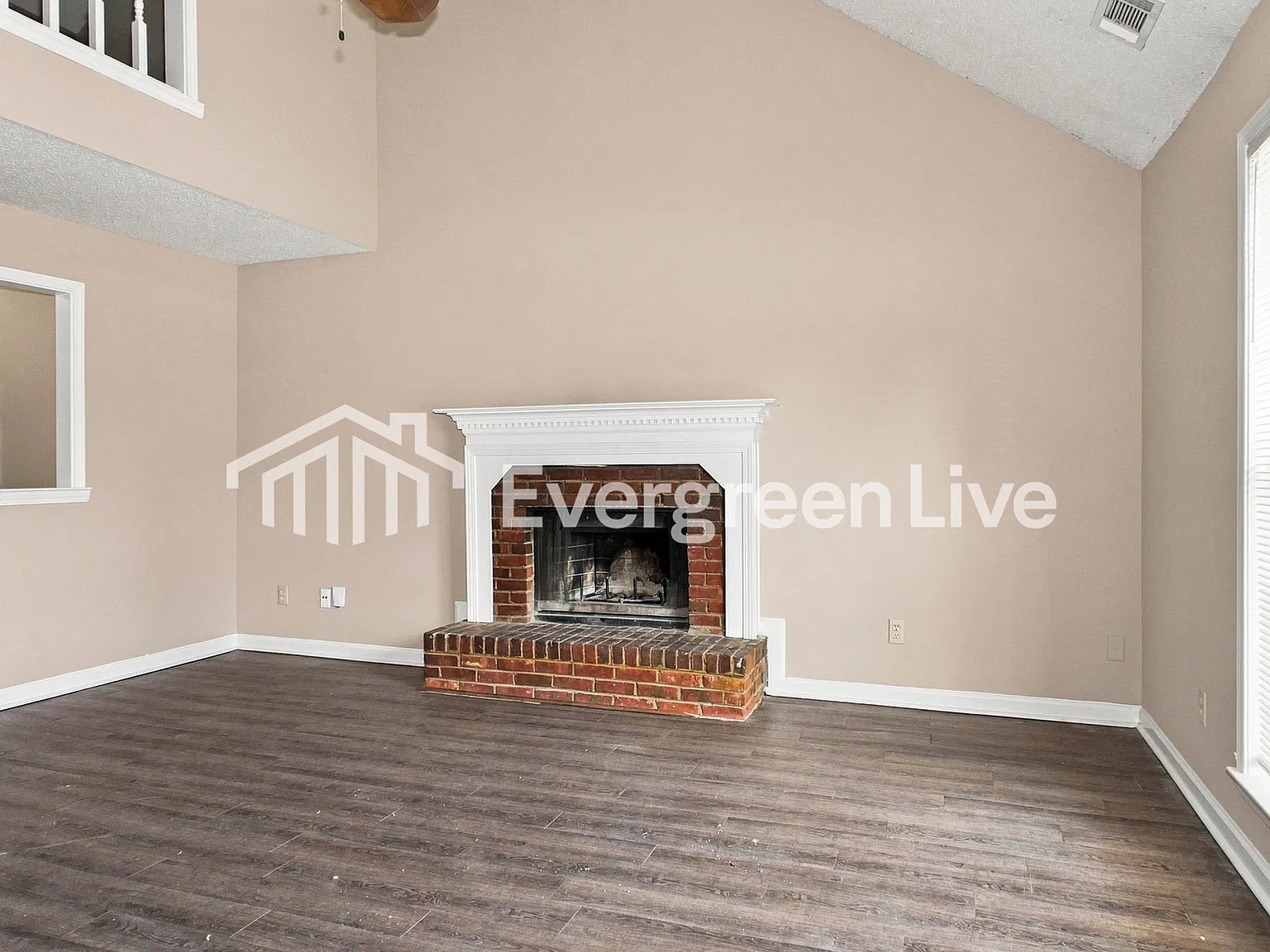 3 bed, 1.0 bath, 993 sqft, $1,445 — Photo 3