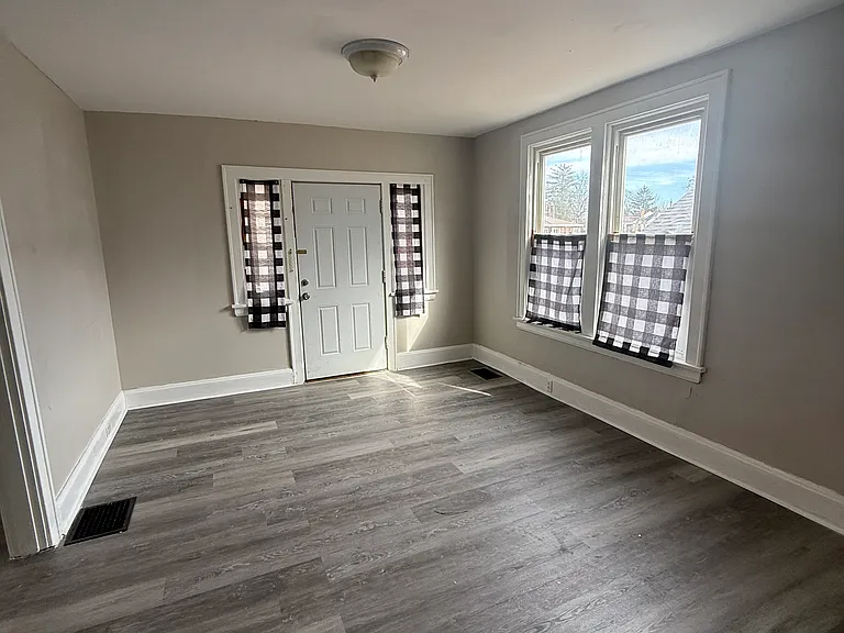 6623 Coleridge Ave — Photo 2