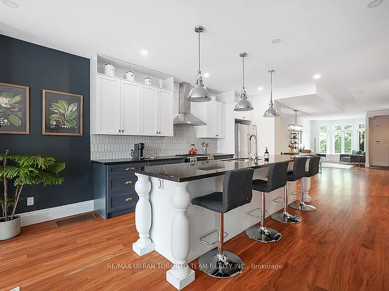 21A Grove Ave — Photo 2