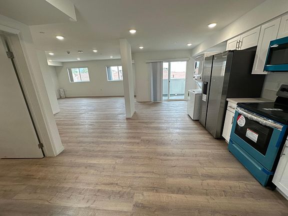 5th image of 11514 Cumpston St #302
