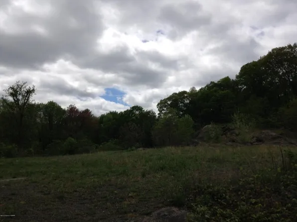 Middle Rd, Nanticoke, PA 18634