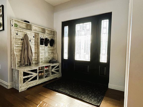2nd image of 27 Molly Ln