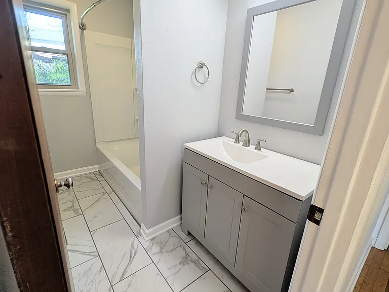 102 Hackberry St — Photo 5