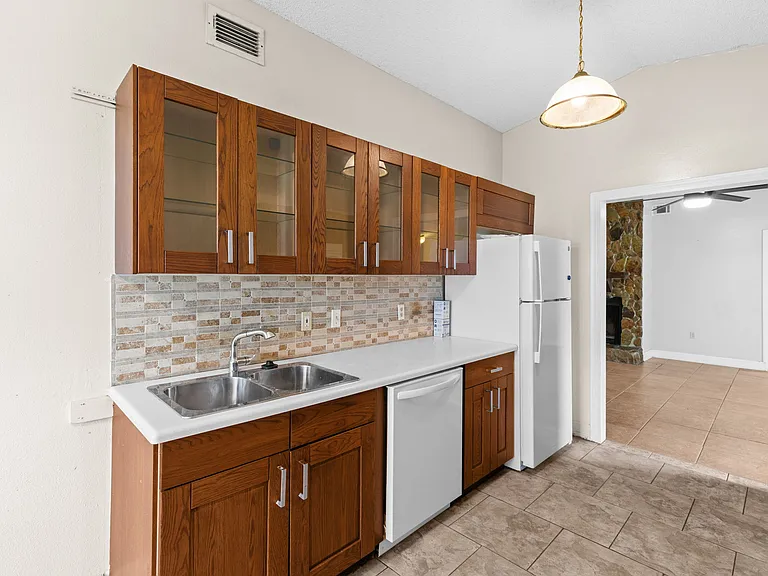 629 Stillview Cir — Photo 11