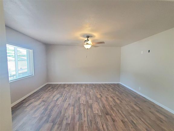 4th image of 310 Liza Ln