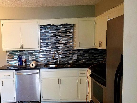 4th image of 3887 Larabee Ave NE