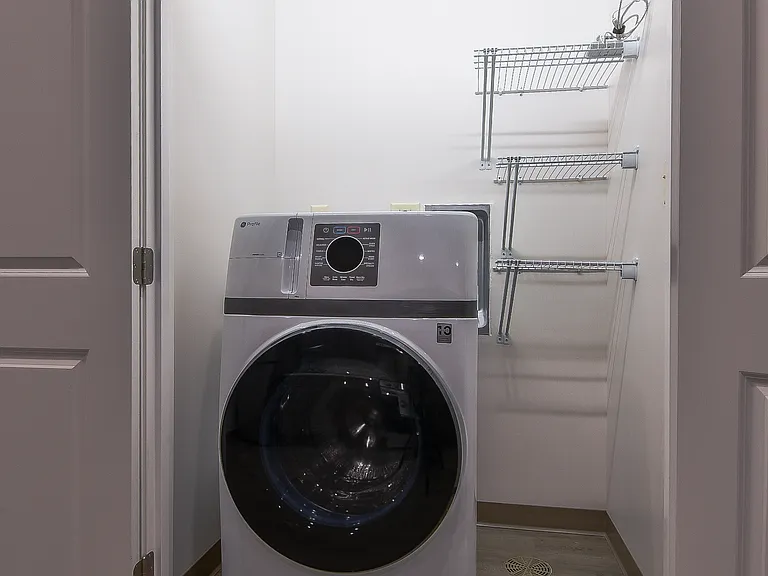 Crossroads Place Apartments — Photo 21