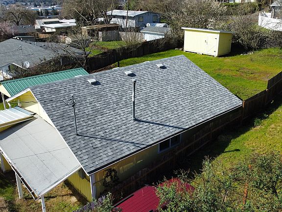 4th image of 762 NE Meadow Ave