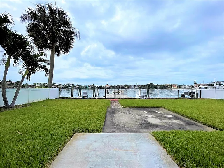17045 Dolphin Dr — Photo 36