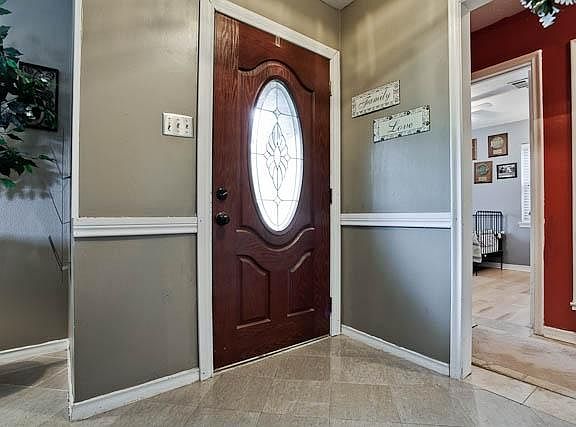 2nd image of 2926 Maydelle Ln