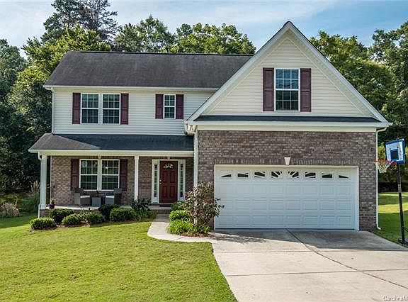 3rd image of 1038 Arrowhead Dr SE