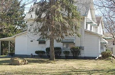 3rd image of 119 Oak St