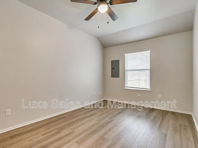 8012 NW 105th St — Photo 17