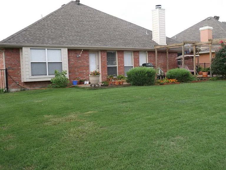 11216 Harbor Rd — Photo 2
