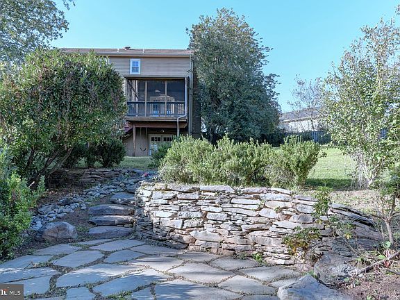 2nd image of 1403 Seven Pines Ct