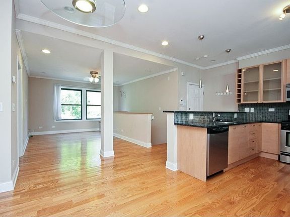 3rd image of 3331 W Schubert Ave