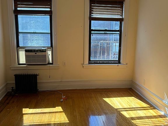 3rd image of 217 E 86th St APT 5B