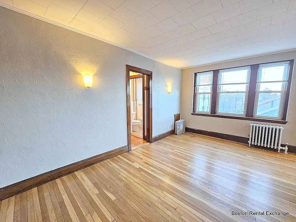 Studio, $2,100 — Photo 2