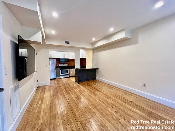 3rd image of 69 Babcock St APT 1B