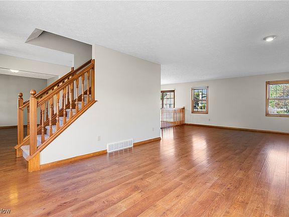 3rd image of 8256 Halle Cir