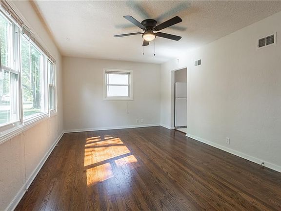 2nd image of 7813 Pennsylvania Ave
