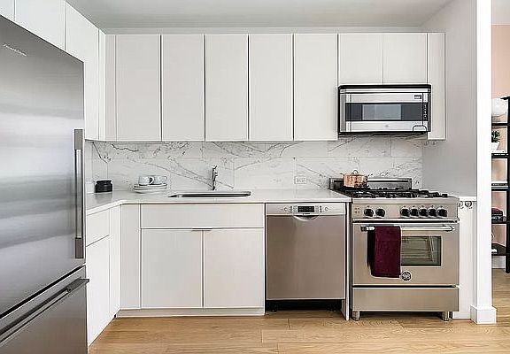 3rd image of 515 9th Ave #8L