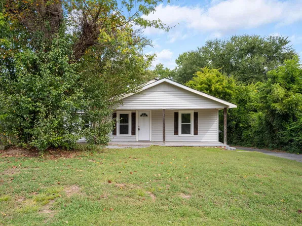106 Champion Rd, Rossville, GA 30741
