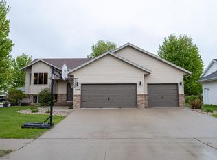 5506 16th St S, Fargo, ND 58104