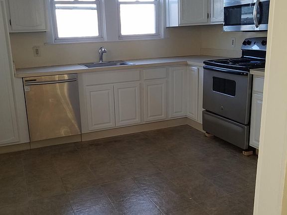 3rd image of 933 Bullock Ave