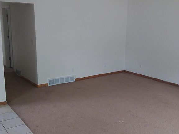 3rd image of 815 35th Ave N