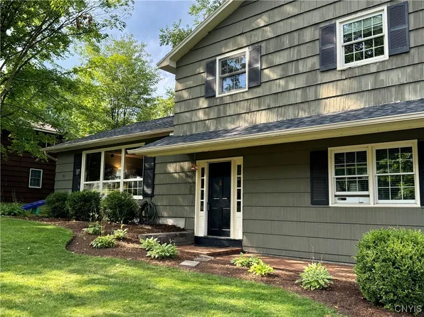 7649 Farmington Rd, Manlius, NY 13104