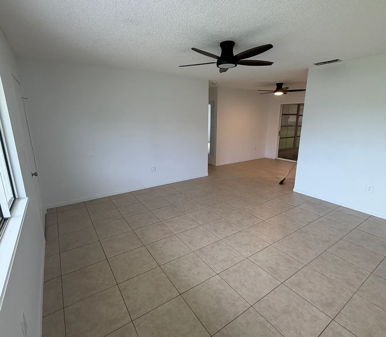 2 bed, 864 sqft, $1,550 — Photo 2